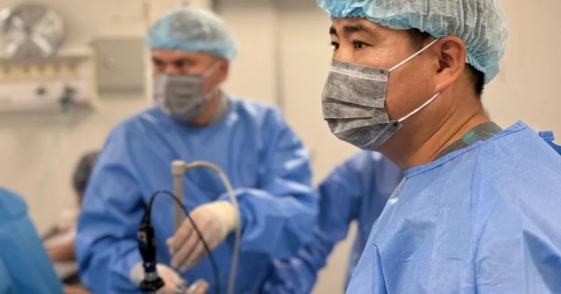 Түркістанда науқасты ұзақ уақыт мазалап келген қуықтағы 80 тас сәтті алынды