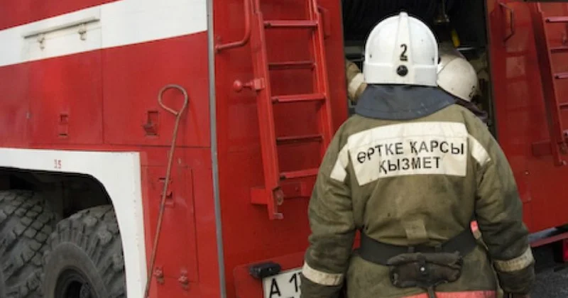 Астанада бір қабатты автосервистің ғимаратынан өрт шықты