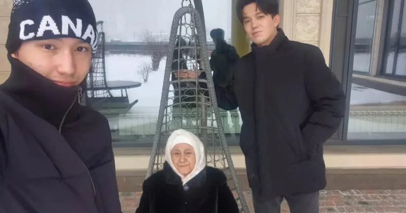 Димаш Кудайберген был замечен на прогулке в Алматы