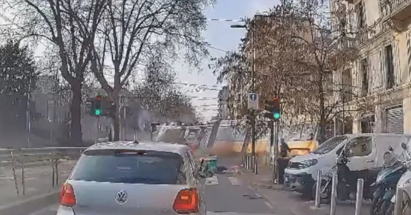 Трамвай врезался в здание в Милане два человека погибли и десятки ранены