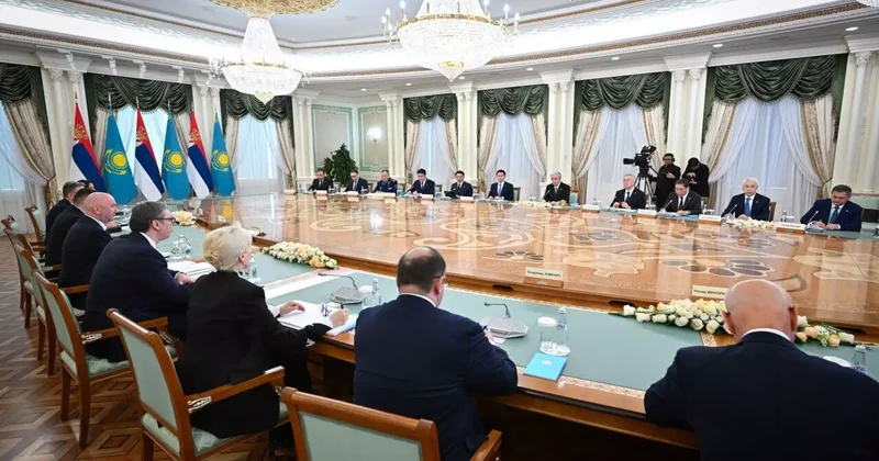 Тоқаев Сербия президентін Алтын Қыран орденімен марапаттады