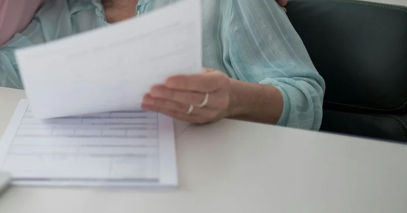 Семейчанка завещала свою квартиру сожителю, но внук с этим не согласился