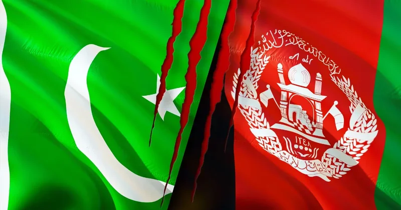 Пакистан вступил в "открытую войну" с Афганистаном: Исламабад нанёс удары по Кабулу и Кандагару