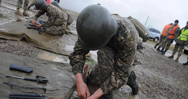 Их ждет тюрьма : информацию о наказании уклонистов прокомментировал министр обороны Казахстана