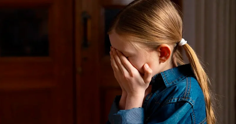 О попытке насилия над шестилетней девочкой заявили её родители в Туркестанской области: проводится расследование