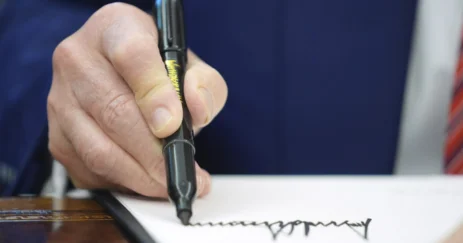 Подпись Дональда Трампа появится на долларах в США