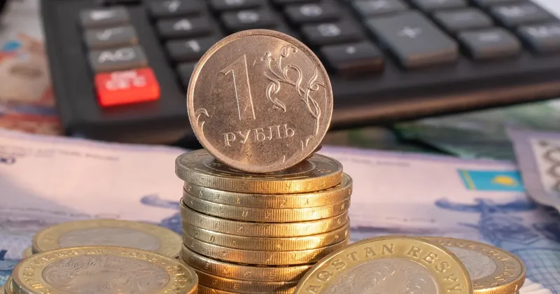 Казахстанцы начали больше покупать рубли после длительного спада
