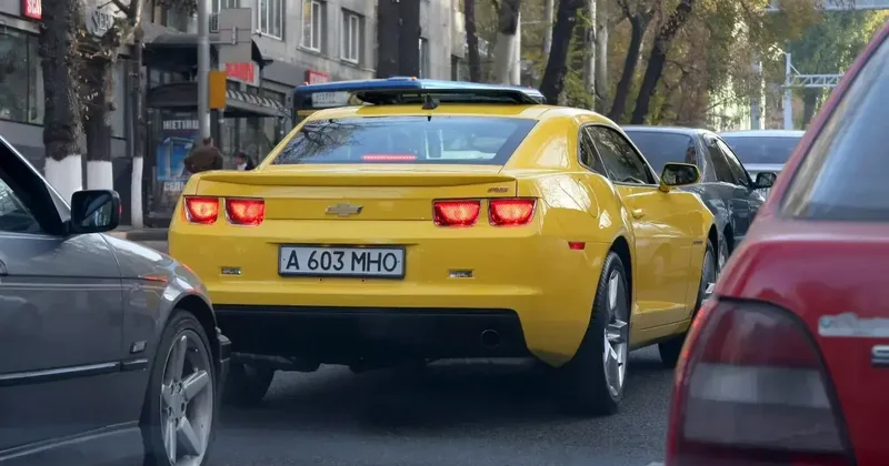 Богатые водители платят миллионы тенге штрафов как за проездной депутат