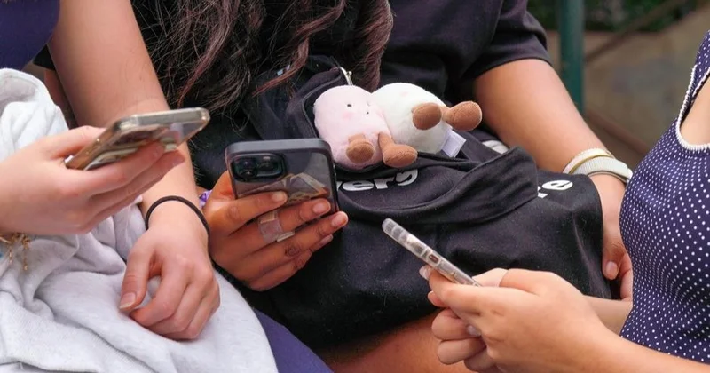 Аустрияда 14 жасқа дейінгі балаларға әлеуметтік желіні пайдалануға тыйым салынбақ