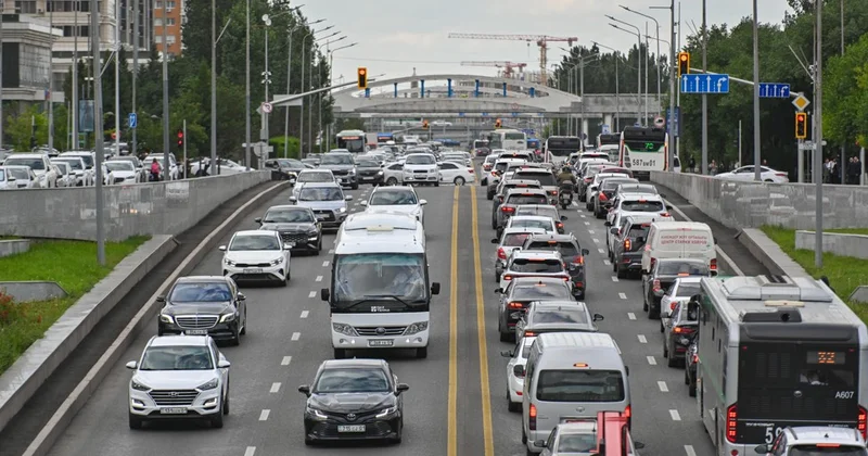 Көлік кептелісі шектен шықты: Әрбір жүргізуші жылына кемінде 50 сағат көшеде қаңтарылып тұрады