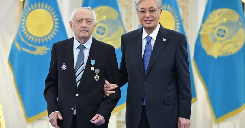 Мемлекет басшысы Ерванд Ильинскийге Қазақстанның Еңбек Ері атағын тапсырды