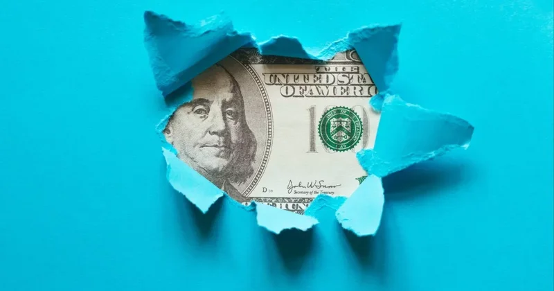 Казахстанцы охладели к наличным долларам на фоне укрепления тенге