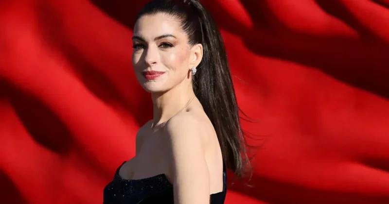 Фанат подарил Коран актрисе Энн Хэтэуэй