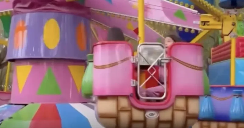 Қыздарымды басып қала жаздады : Астанадағы саябақта балалар мінген аттракцион үзіліп кеткен