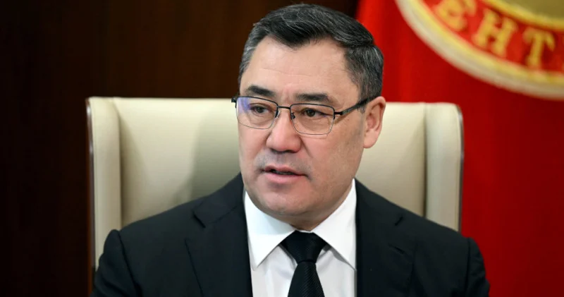 “1000 пайызға өтірік“ Қырғызстан президенті туған ағасы мен “алтын“ жанжалы туралы айтты