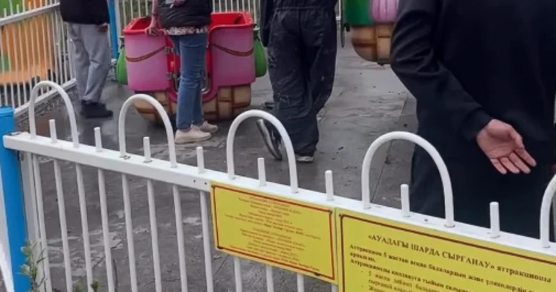 Кабина аттракциона с детьми рухнула в Центральном парке Астаны