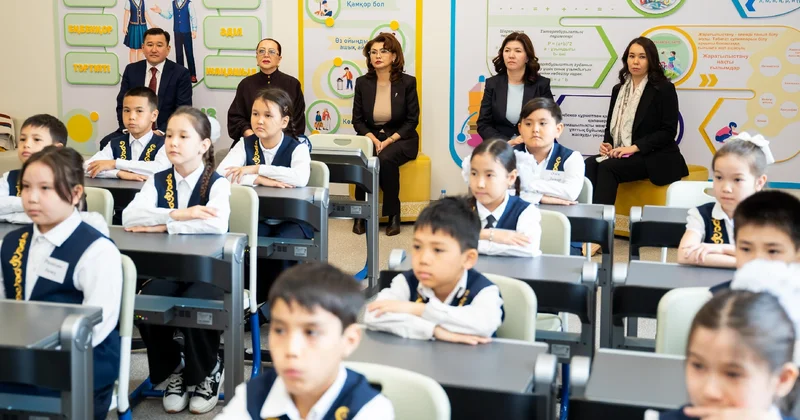 Аида Балаева елорда мектебіндегі TopIQ Smart Class мүмкіндіктерімен танысты