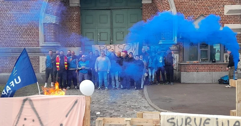 Францияда түрме қызметкерлері наразылыққа шықты