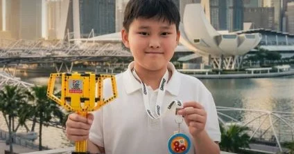 Сингапурдағы сенсация: Қазақстандық оқушысы робототехника чемпионатында күміс жүлде иеленді