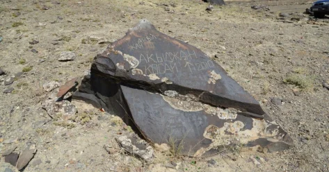 Археологи бьют тревогу: Вандалы портят петроглифы в Мангистау