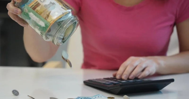 Быстрее снять пенсионные накопления призвали казахстанцев