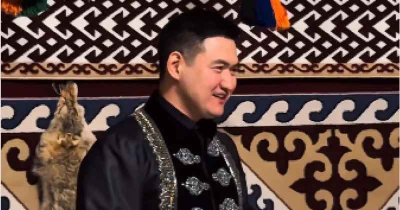 Әкімшілікте мобилограф қалды ма? : Төреғали Төреәлі әлеуметтік желідегі трендті жалғастырды