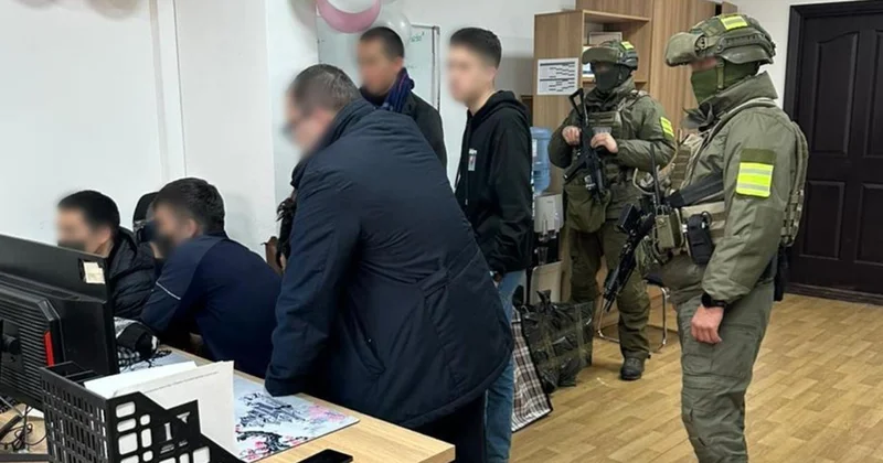 Астана мен Алматыда қазақстандықтардың жеке деректерін заңсыз сатқан топ ұсталды