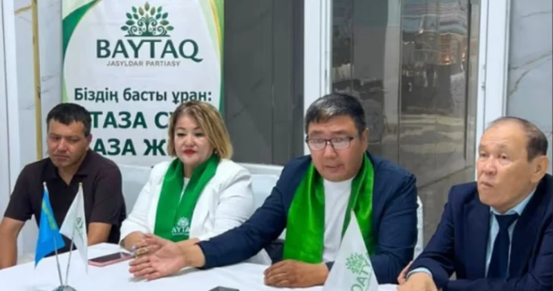 Байтақ партиясының өкілдері Жаңаөзенде зауыт қызметкерлерімен кездесті