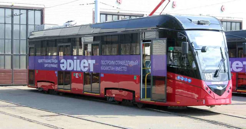 Павлодар көшелеріне Әділет брендімен безендірілген трамвайлар шықты