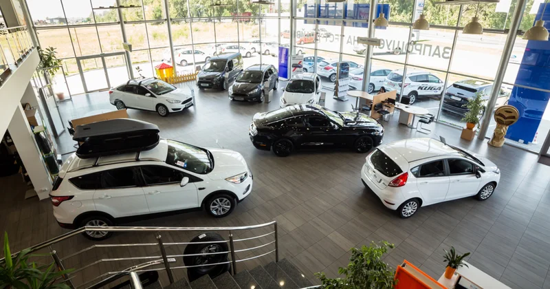 Астанадағы автосалон менеджері алдау арқылы 23 миллион теңгенің екі автокөлігін иемденіп алды