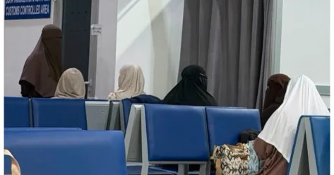 Кто под паранджой? : пост о женщинах в никабах в аэропорту Атырау всколыхнул Казнет