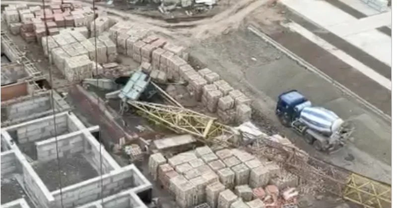 Астанада құрылыс алаңында кран құлады видео