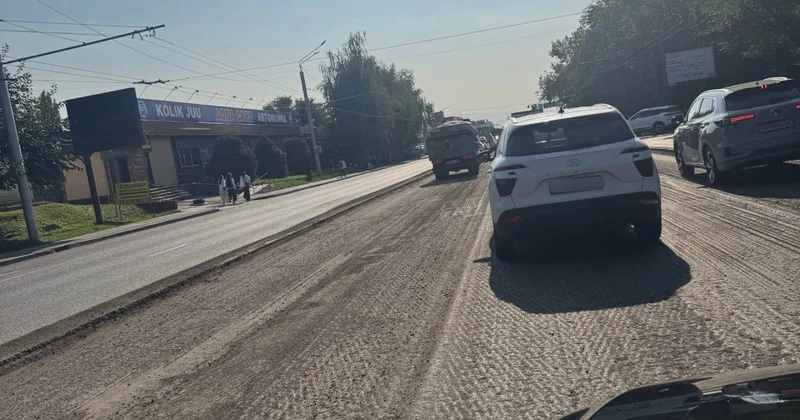 Алматылықтар Абай даңғылындағы асфальтты ауыстыру кезіндегі оғаштықты айтты әкімдіктің жауабы