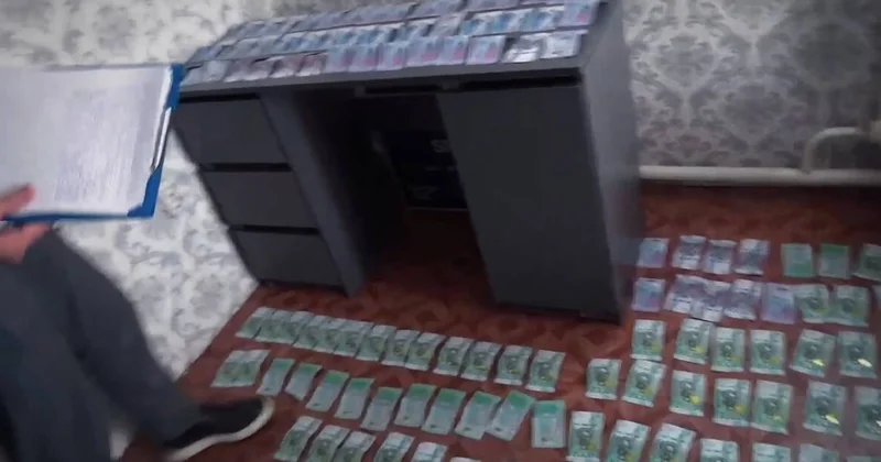 Үйсіздерді іздеп, карталар үшін ақша төлеген: Оралда қылмыстық схеманың беті ашылды