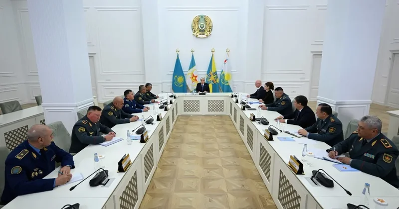 Әскерді реформалау жөнінде жоспар әзірлеу: Тоқаев қорғаныс министріне кезек күттірмейтін міндеттер жүктеді