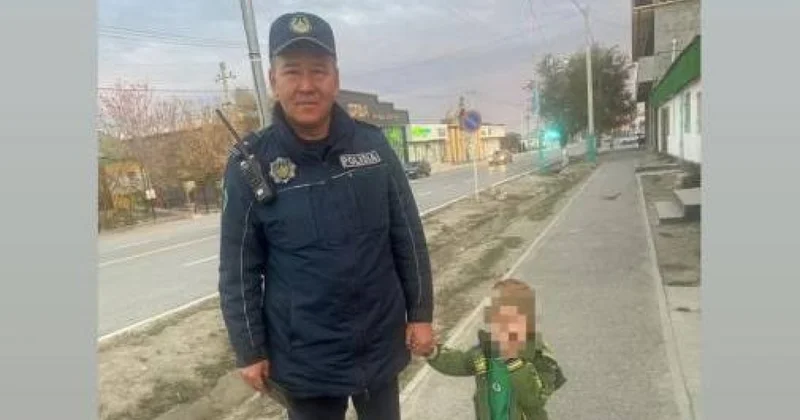 Қызылорда облысында полицейлер адасып кеткен үш жасар баланы тапты