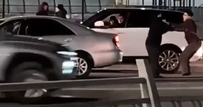 Напал на прохожего, бросался на автомобили: в Астане задержали дебошира (ВИДЕО)