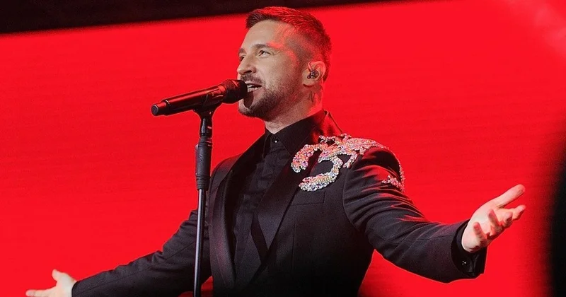 Сергей Лазарев не сдержал эмоций и расплакался на сцене во время своего пятого шоу в Москве