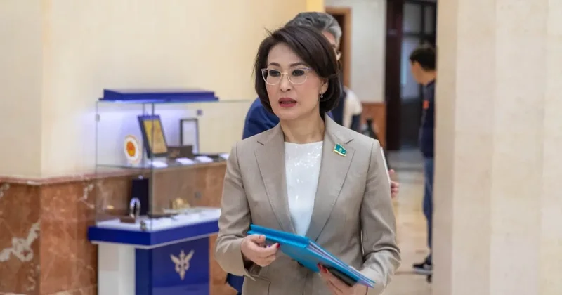 Глава Минздрава оказалась в одном самолёте с пассажиром, которому стало плохо. Её действия сняли на видео