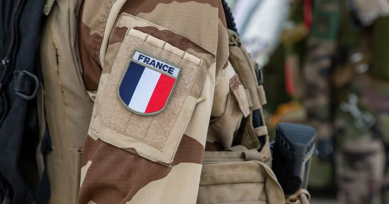 Добровольную военную службу введут во Франции