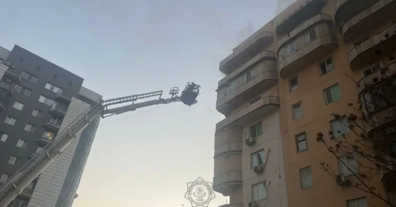 Из горящей многоэтажки в Шымкенте эвакуировали 10 человек