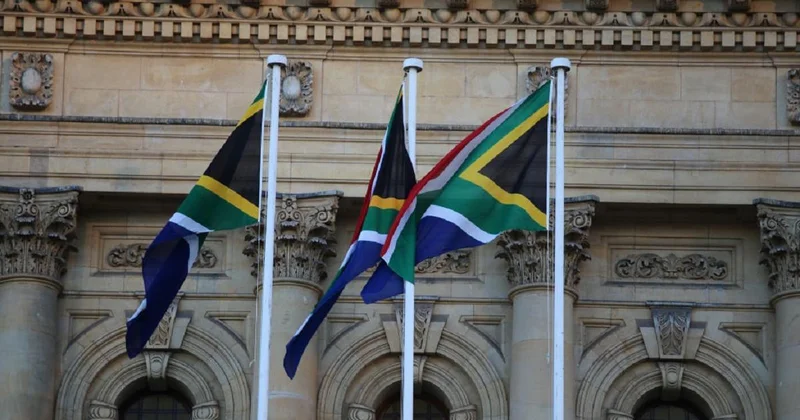 Не достойна членства ни в одном союзе : Трамп отказал ЮАР в приглашении на саммит G20 и субсидиях