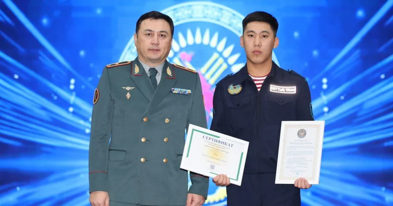 Үздік сарбаздарға білім гранттары берілді