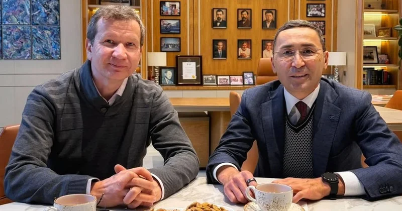 Более 20 казахстанских детей прооперировал один из лучших кардиохирургов мира