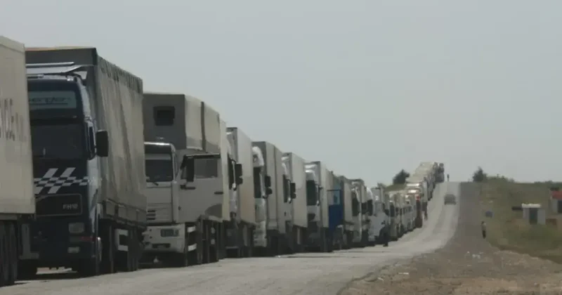 "Нужно навести порядок": Путин назвал причину простоя грузовых фур на границе Казахстана и России