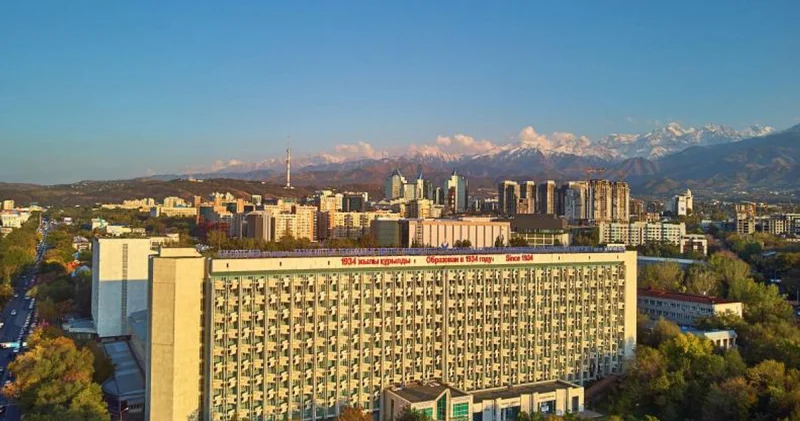 Сәтбаев университетінде Қырғызстан делегациясы халықаралық ғылыми білім беру инновациялық орталық құру тәжірибесін үйренді