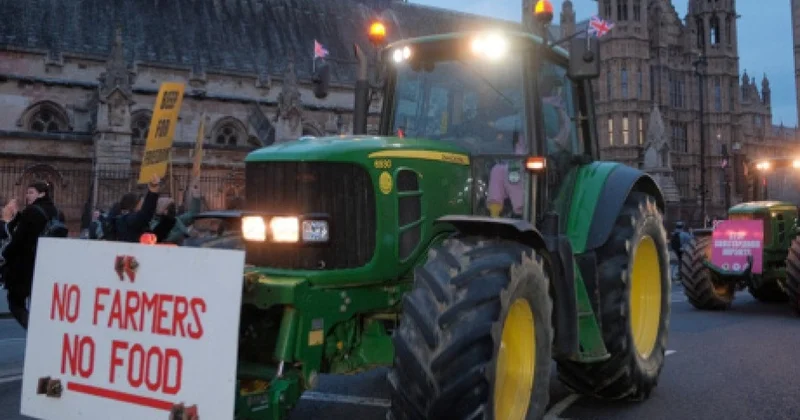 Лондонда фермерлер тракторларымен ереуілге шықты
