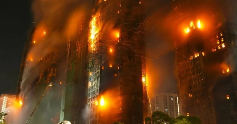 Катастрофа в Гонконге: огонь уничтожил семь жилых кварталов