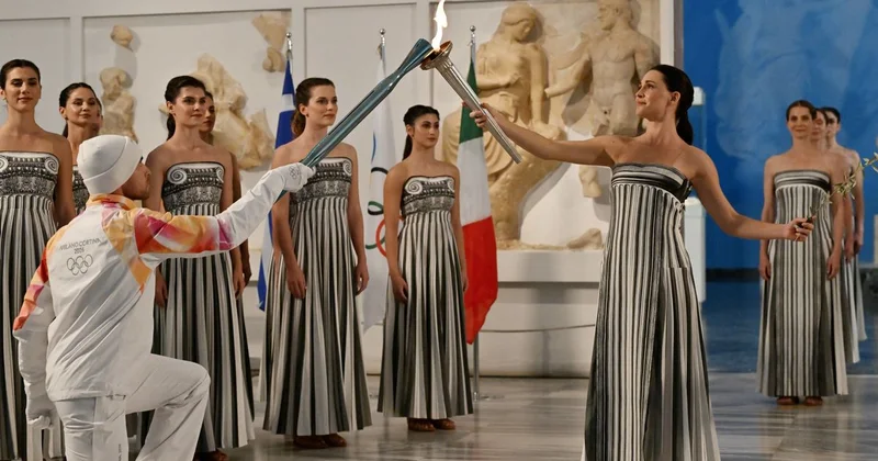 Олимпийский огонь зимних игр 2026 зажгли в Греции (видео)