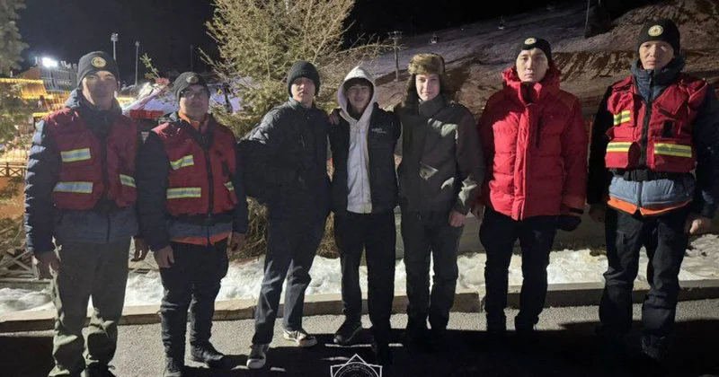 Спасатели искали ночью троих парней в горах Алматинской области